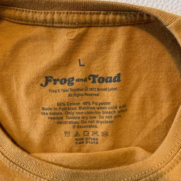 Graphic T-Shirt in Mustard Brown - Picture 5 of 5